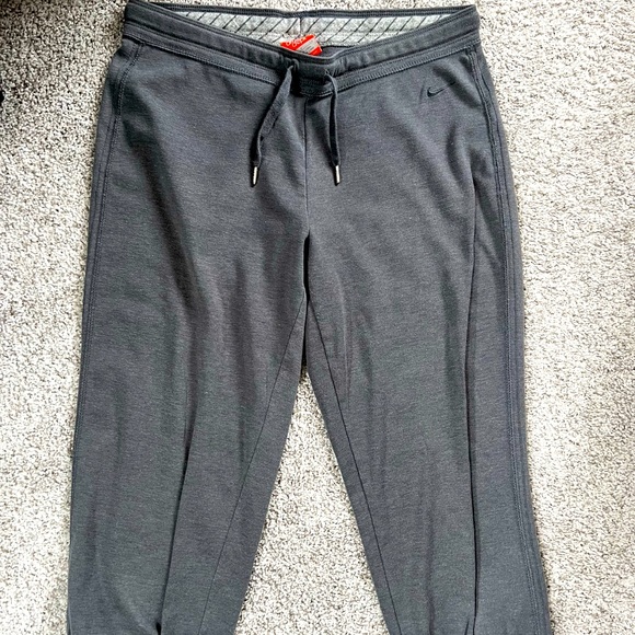 Women’s Nike cropped joggers - Picture 1 of 6